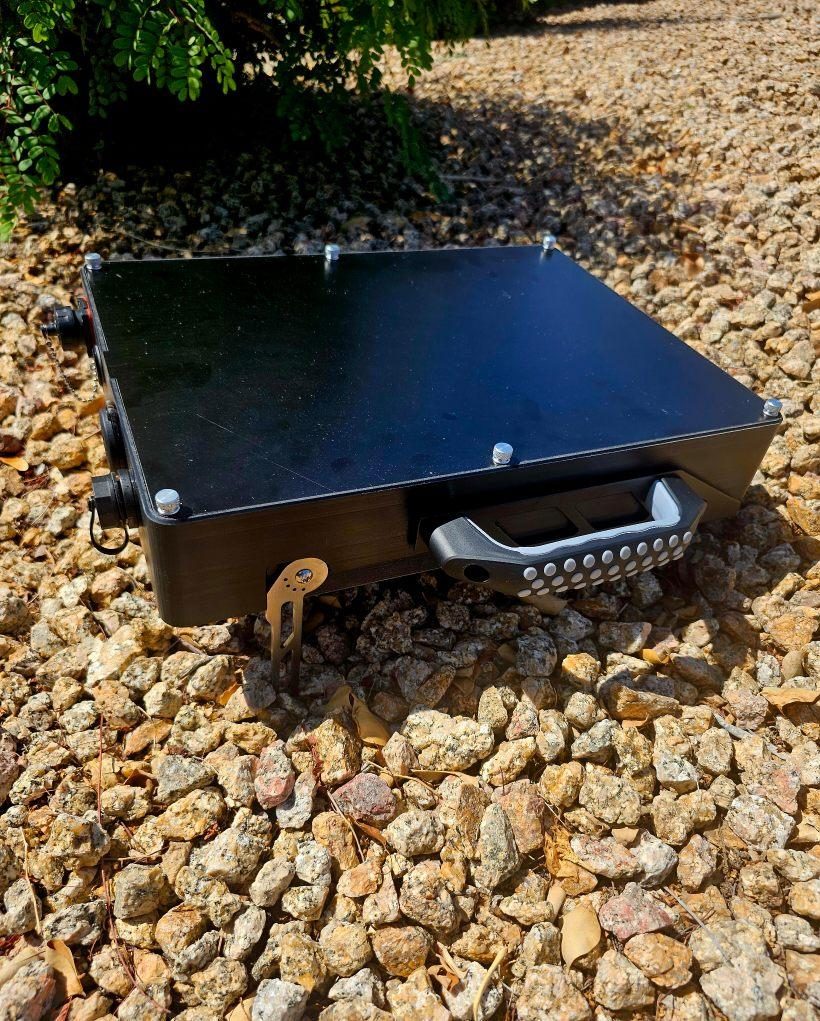 Fox Box showing carry handle
